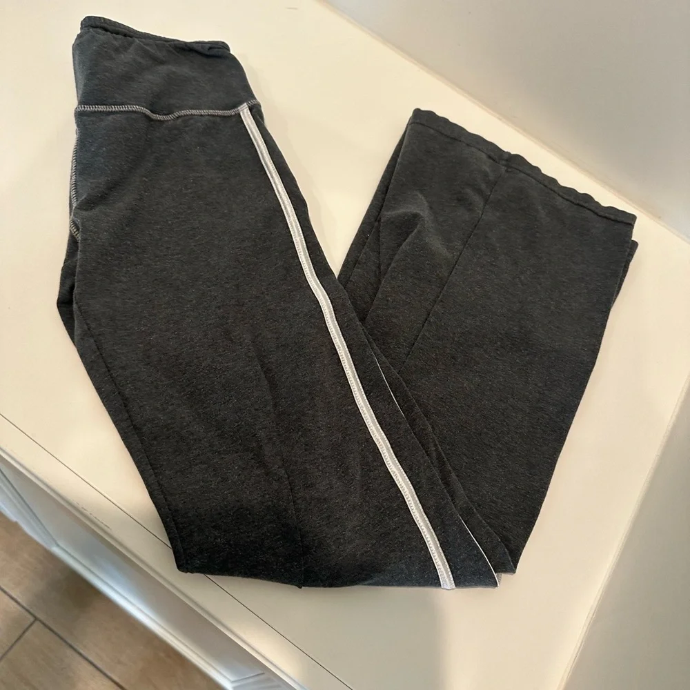 Ballys Pair of Yoga Pats - Small - Picture 2 of 8